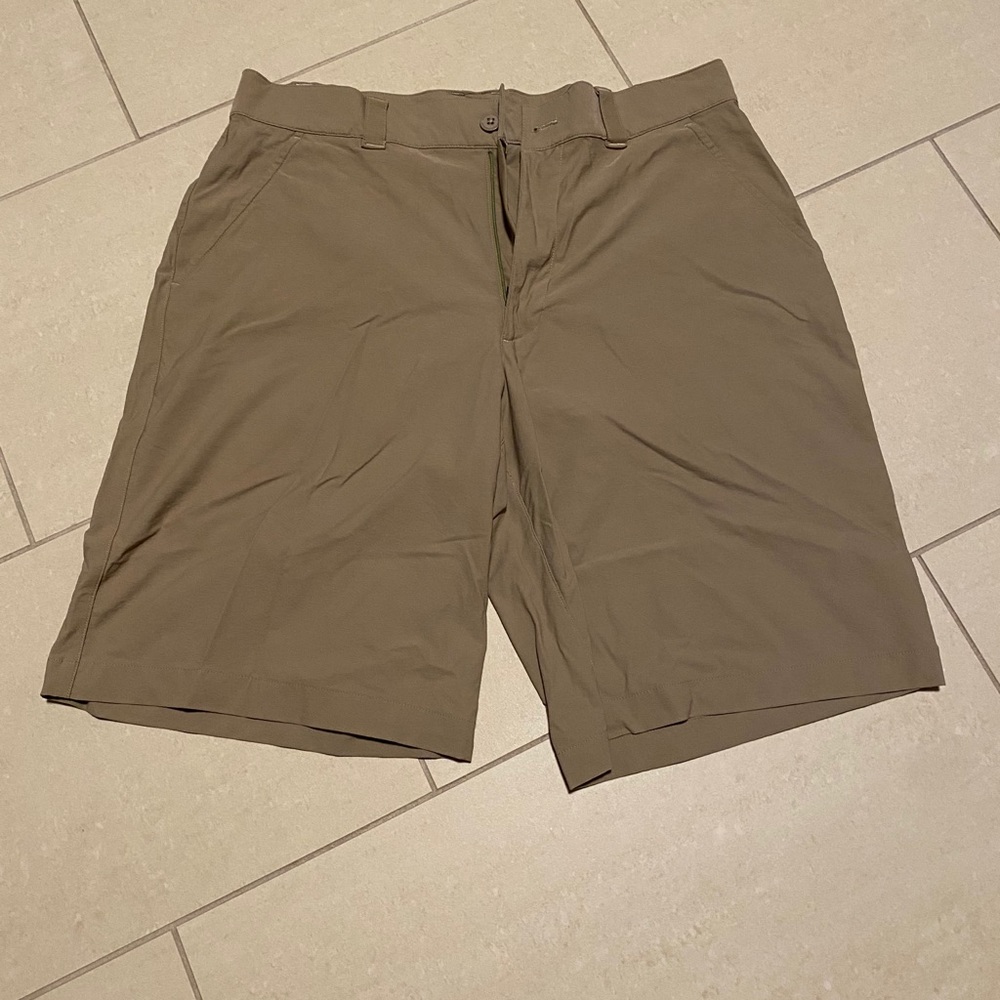 Men’s under Armour shorts gently used